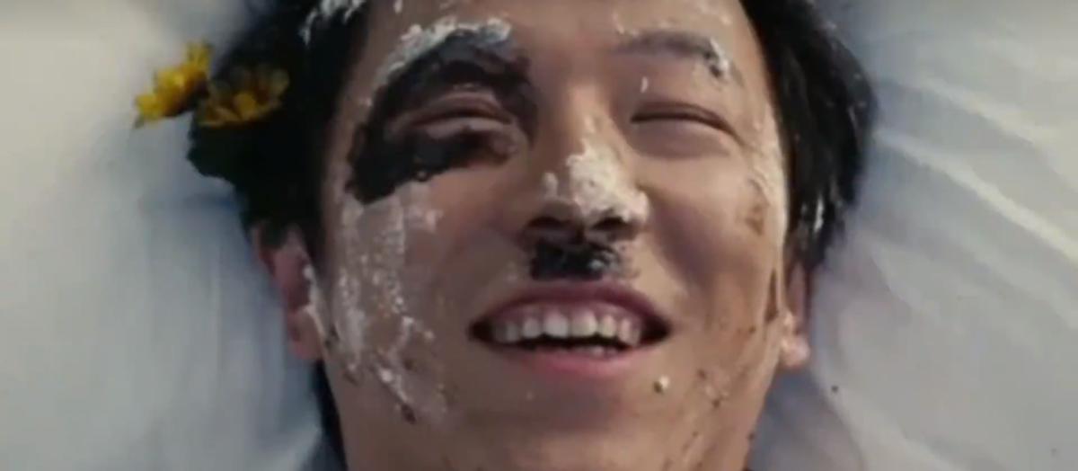 女的*光脱**拍卖，男的生拔指甲，真实的边境赌博，远比你想象的可怕