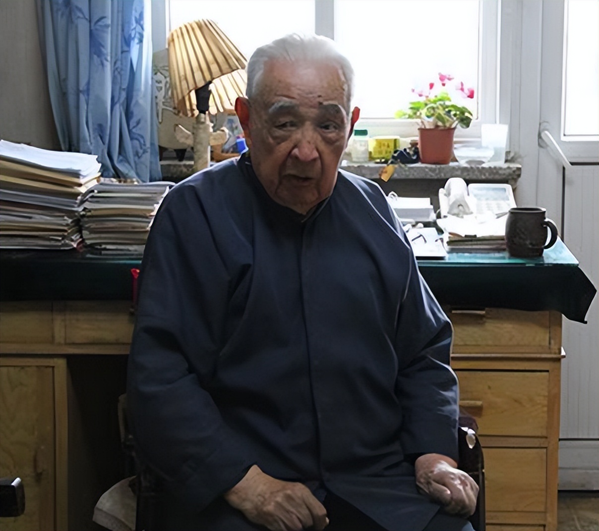 83年古月结束表演，*尚昆杨**亲自接见：我不懂表演，但提两条建议