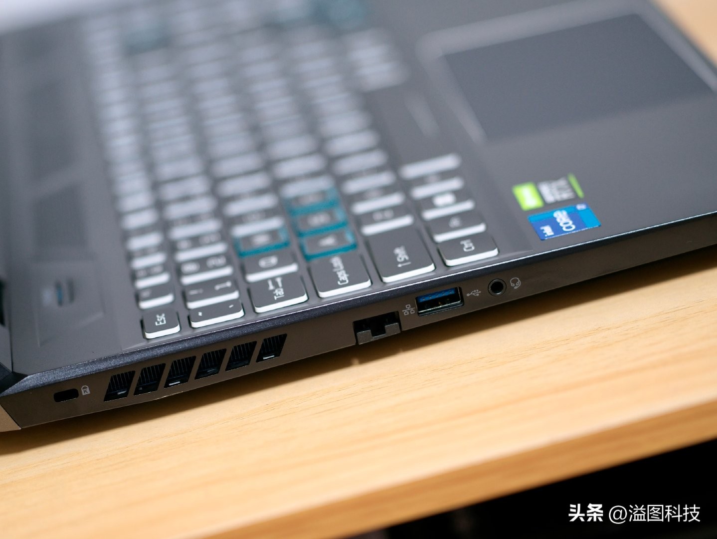 持续进化的游戏,宏碁掠夺者战斧300和拯救者r9000p