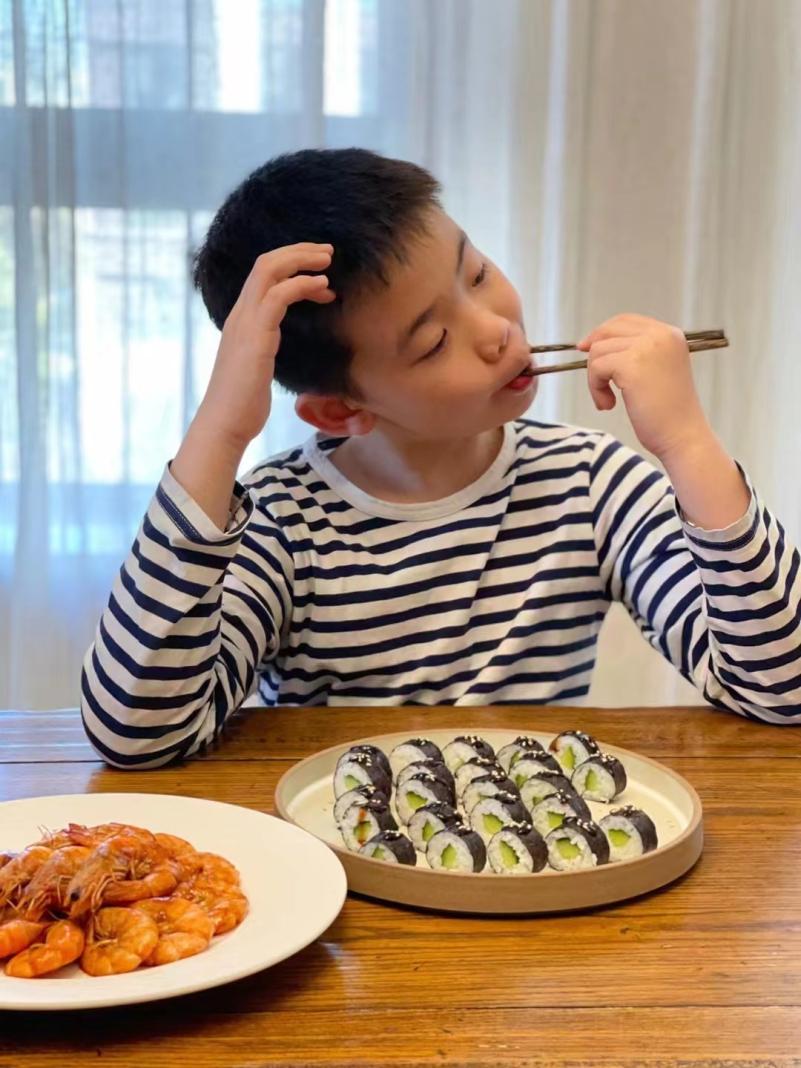 吃虾吃到生虾,吃虾吃到像口香糖