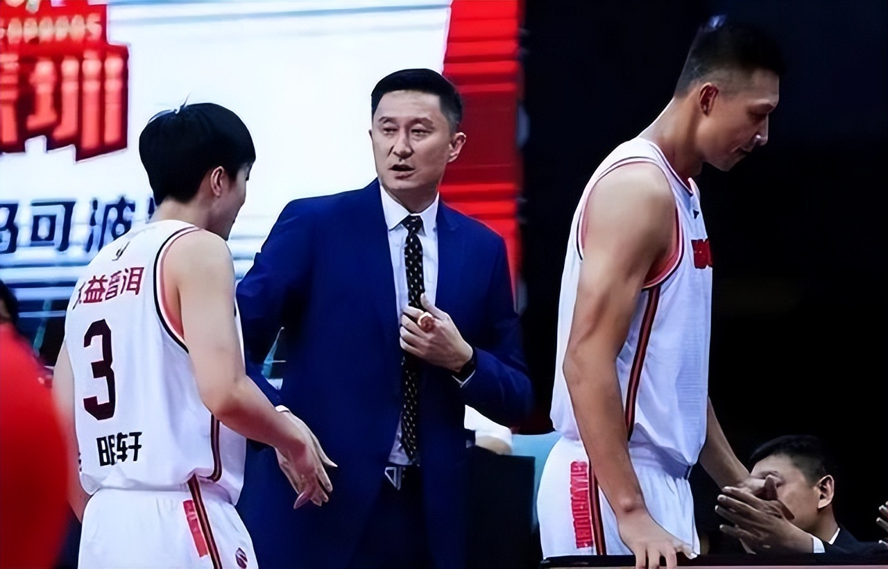 广东男篮15人名单，两个防守悍将回归，广东队第二阶段要高飞