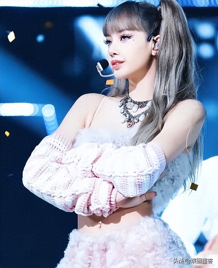 Lisa夜总会演脱衣舞，和世界首富之子恋爱，为嫁豪门放飞自我