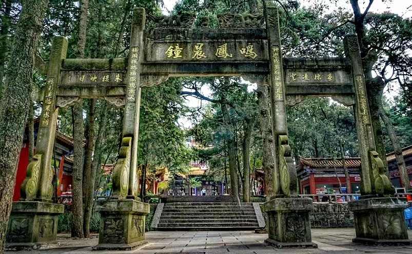 昆明旅游必去十大景点有哪些,昆明市区必玩旅游景点排名前十