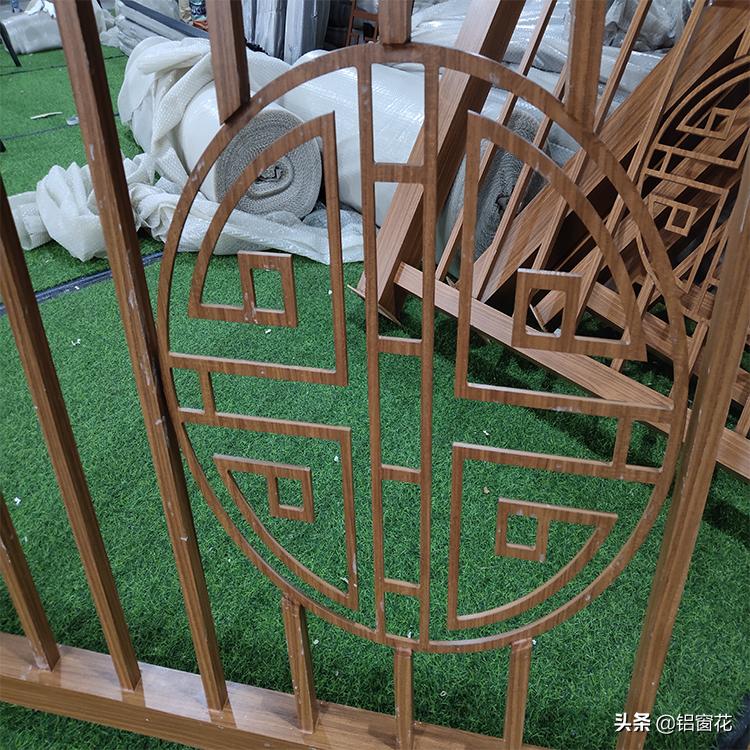 铝合金阳台护栏多少钱一米,阳台护栏用不锈钢好还是铝合金好