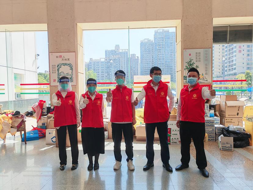 用微光照亮微光,惠州链家经纪人支援社区暖心抗疫