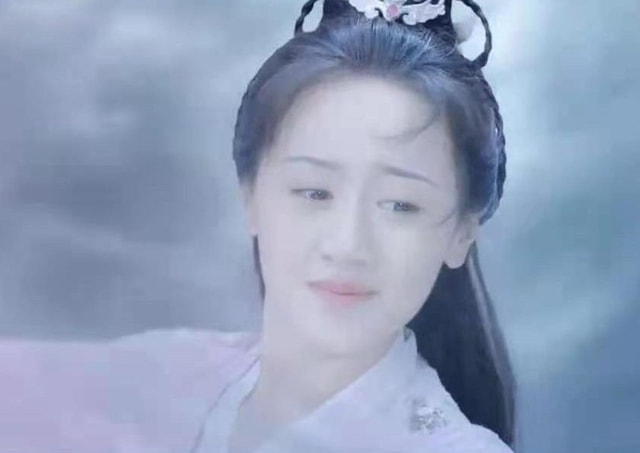 她曾被誉为娱乐圈校花,她被称为最美校花