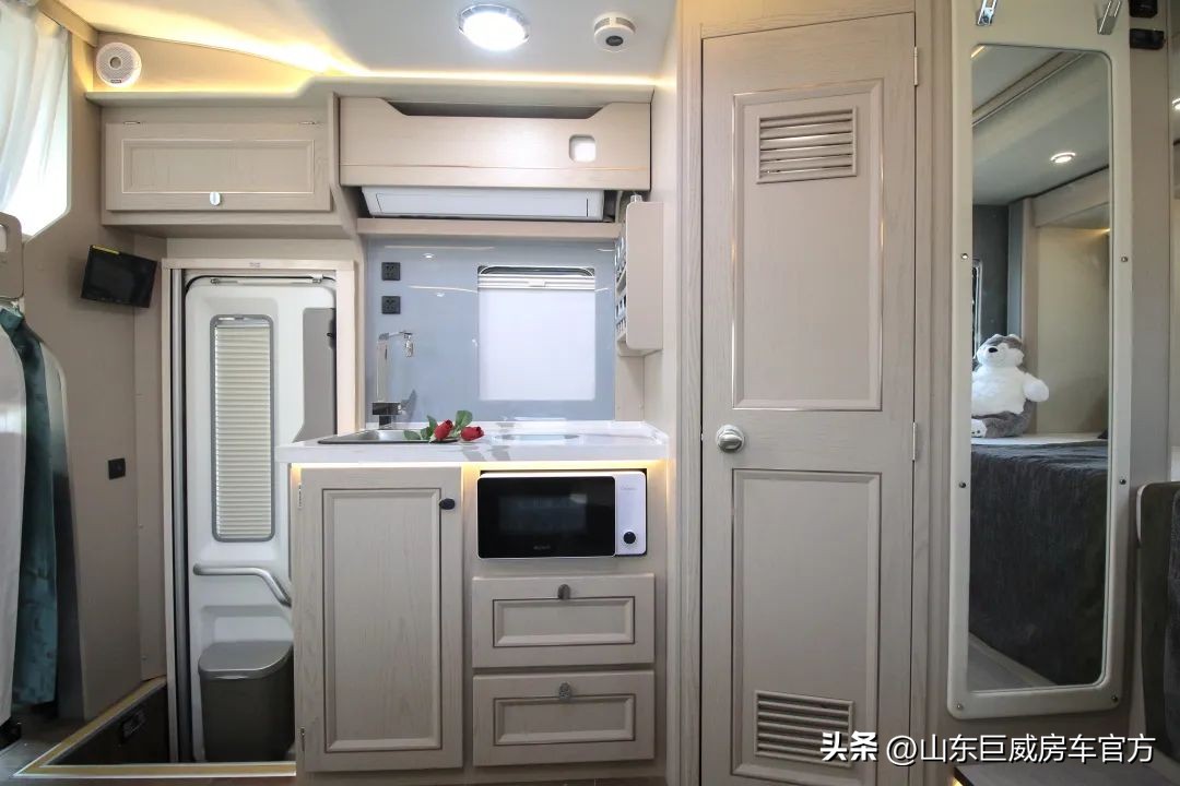 178万依维柯双拓展房车,依维柯b型房车