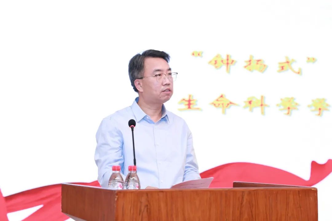传道先明道，培根先铸魂，做“经师”与“人师”的统一者——复旦大学教师节表彰大会隆重举行