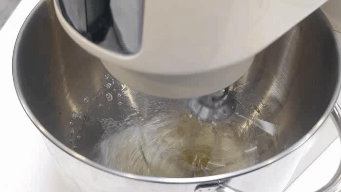 长帝企鹅顶顶和海氏m6哪个好,企鹅顶顶厨师机做蛋糕