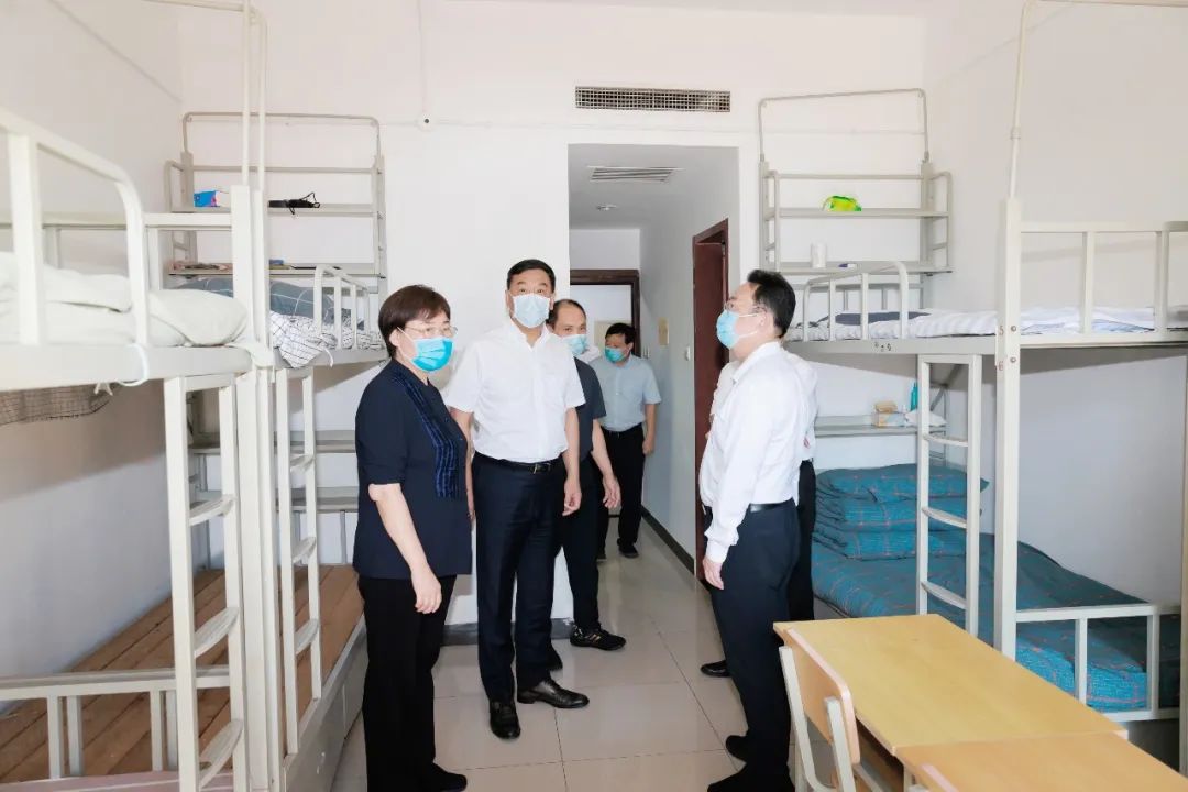 人大附中同学，开学快乐！大中小学思政课一体化建设教育基地揭牌！