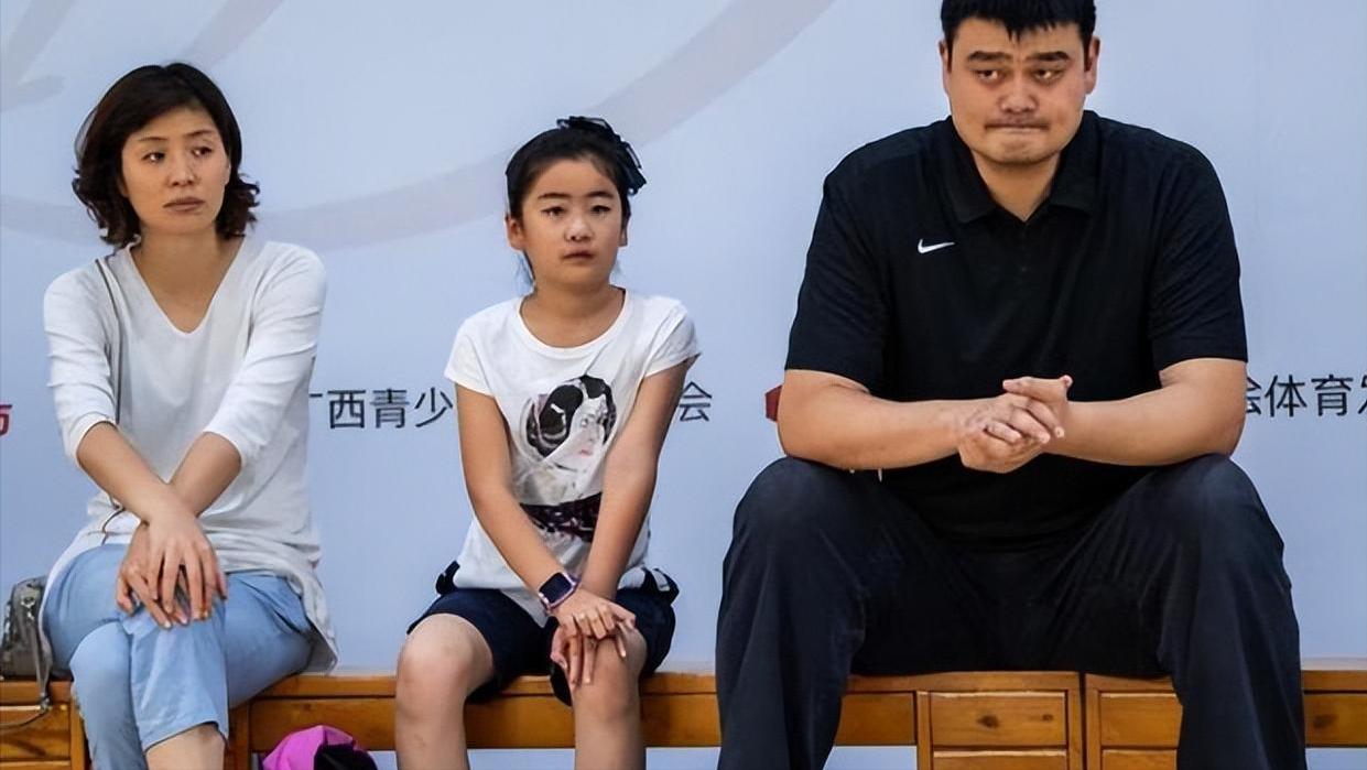 叶莉姚明一家三口照片大全,姚明叶莉个人简介