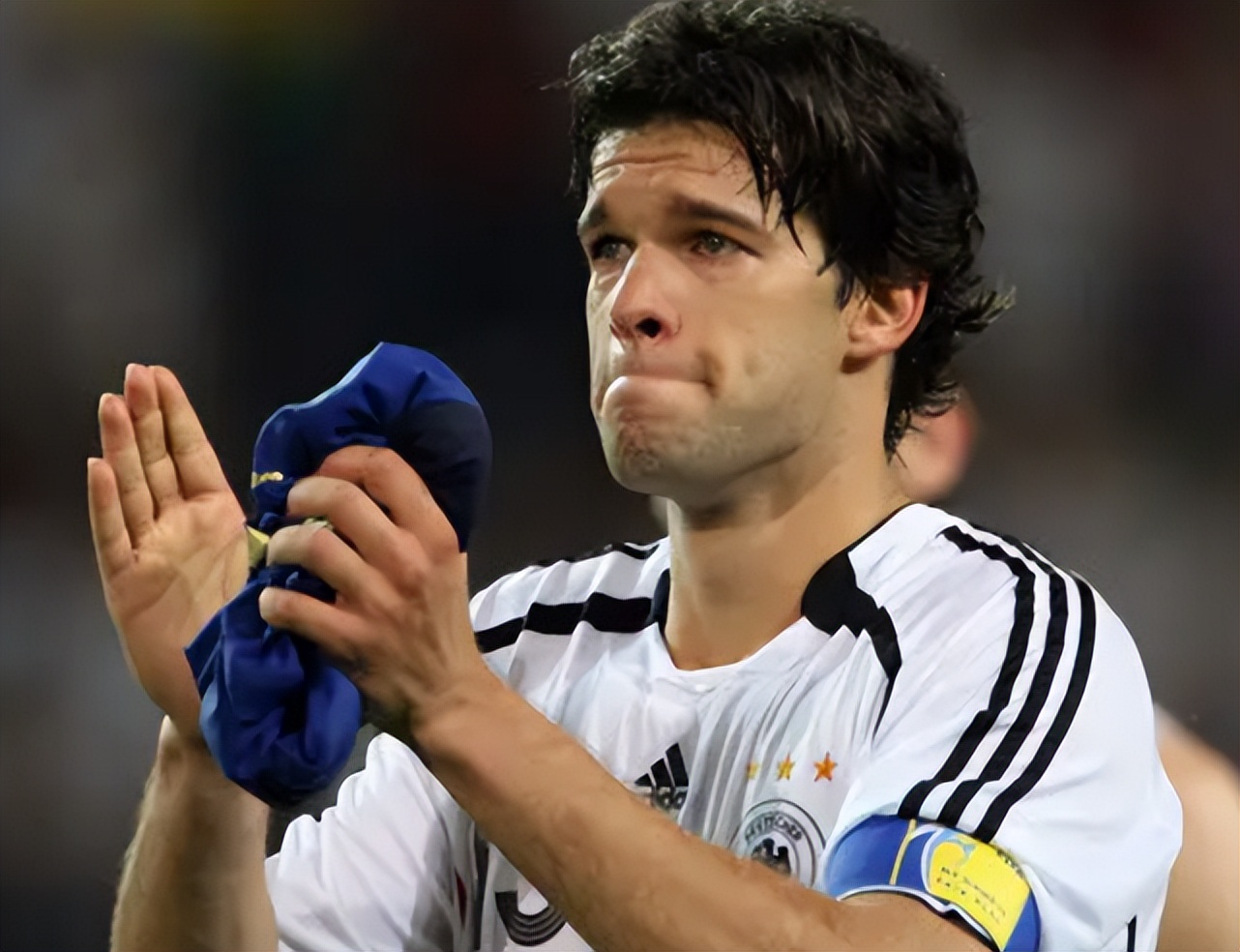 会玩！45岁德国巨星新女友曝光：21岁漂亮模特，是儿子的好友