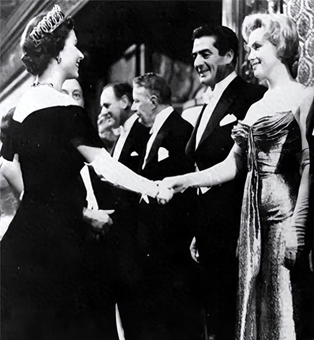 法国*院妓**惊现奇特计时工具，阴道竟长出一颗“牙齿”。