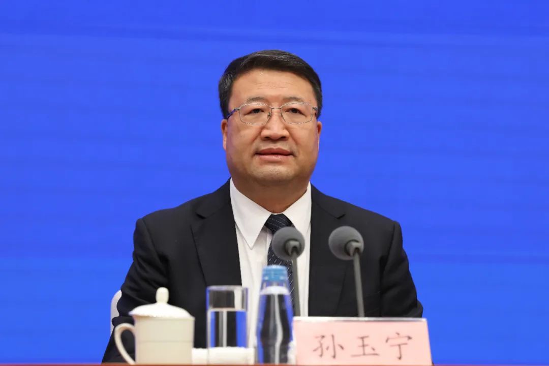 国新办举行“权威部门话开局”系列主题新闻发布会介绍“守国门、促发展，为推进中国式现代化贡献海关力量”