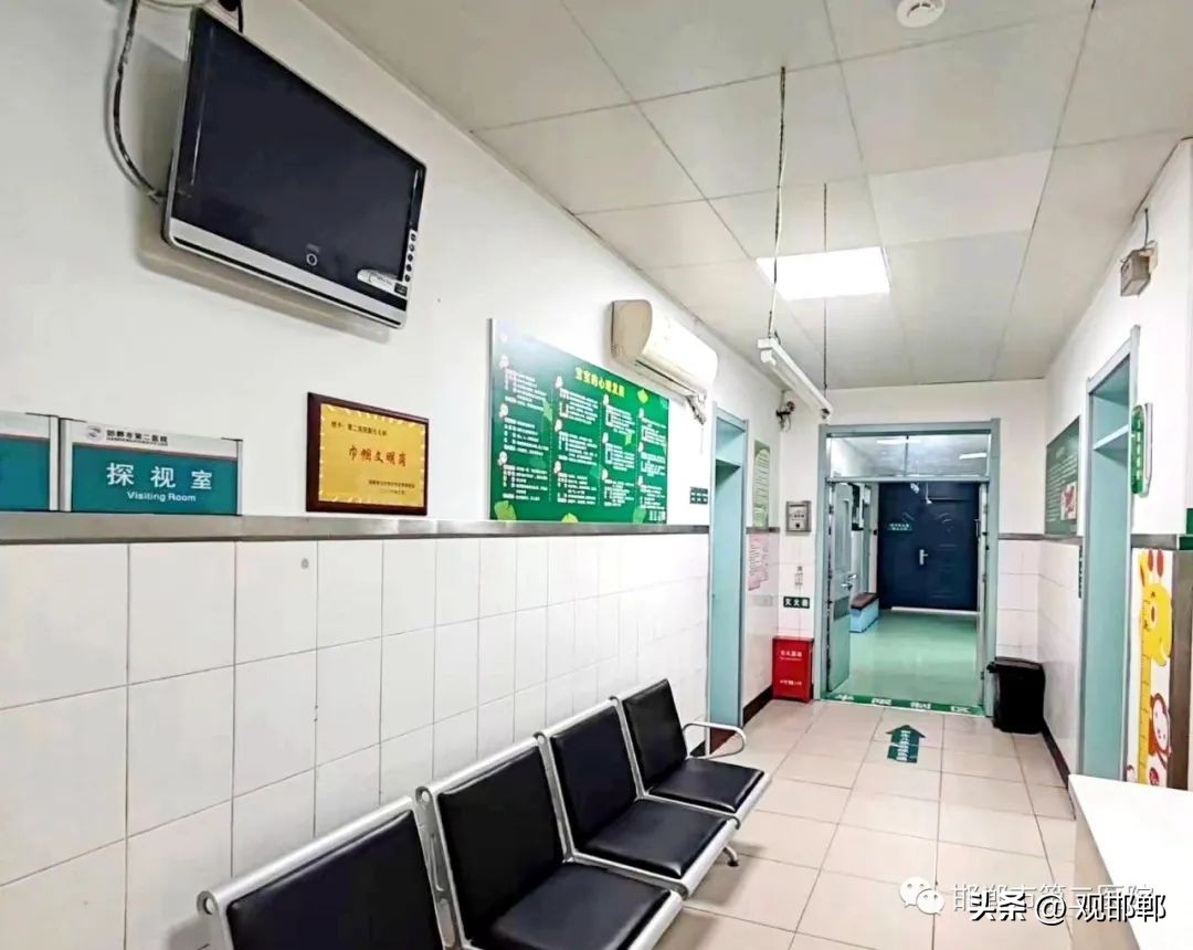 宝宝斜颈往右偏如何纠正睡姿,斜颈宝宝如何矫正睡姿图片