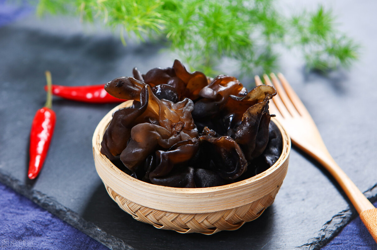 木耳怎么泡才不发霉,木耳不要直接用清水洗等于吃虫卵