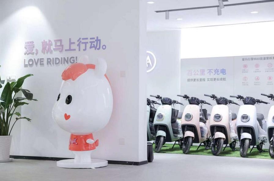 买电动车一定要买电池吗,选雅迪还是爱玛电动车好