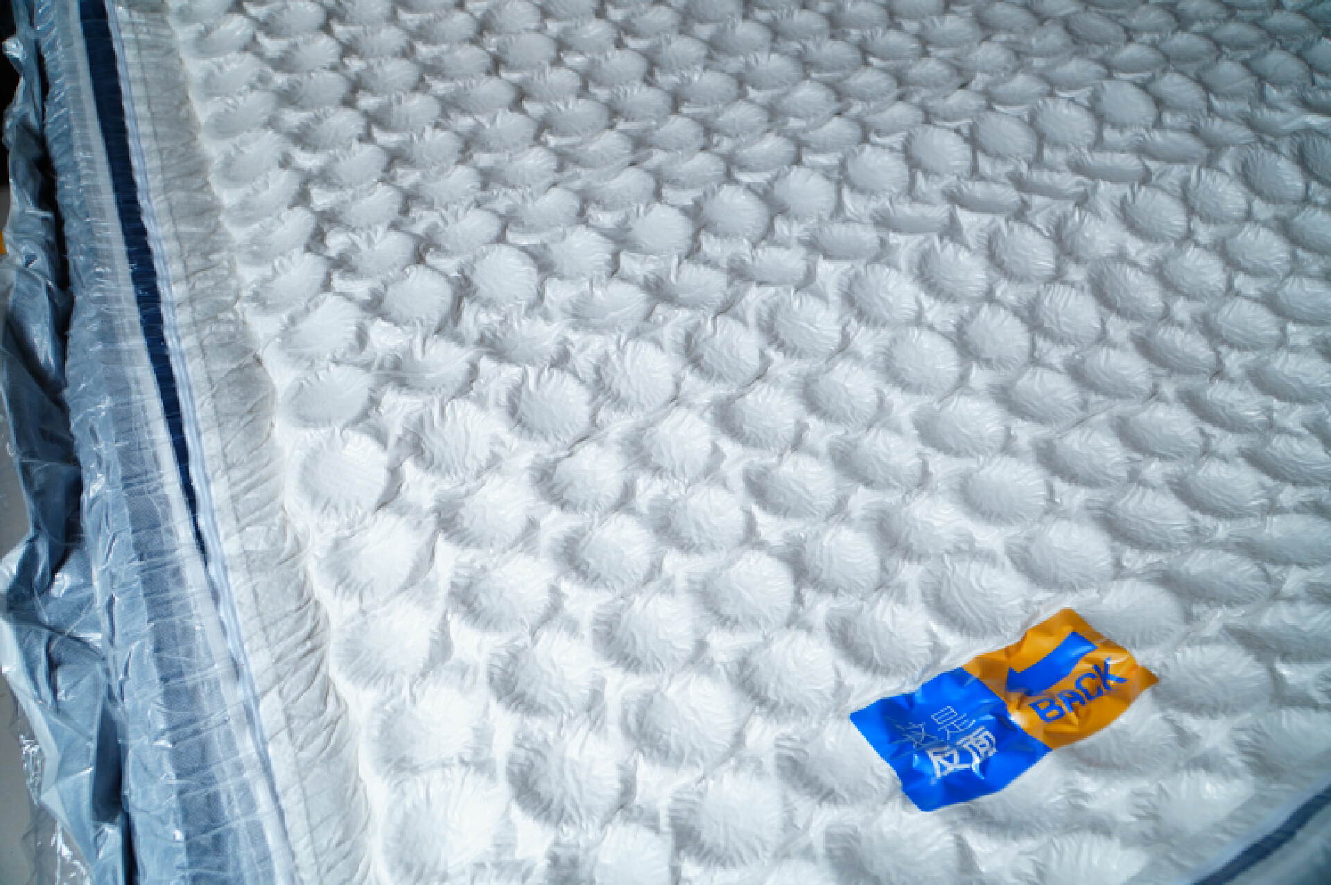 简约卧室要买什么床垫,别墅选择什么床垫