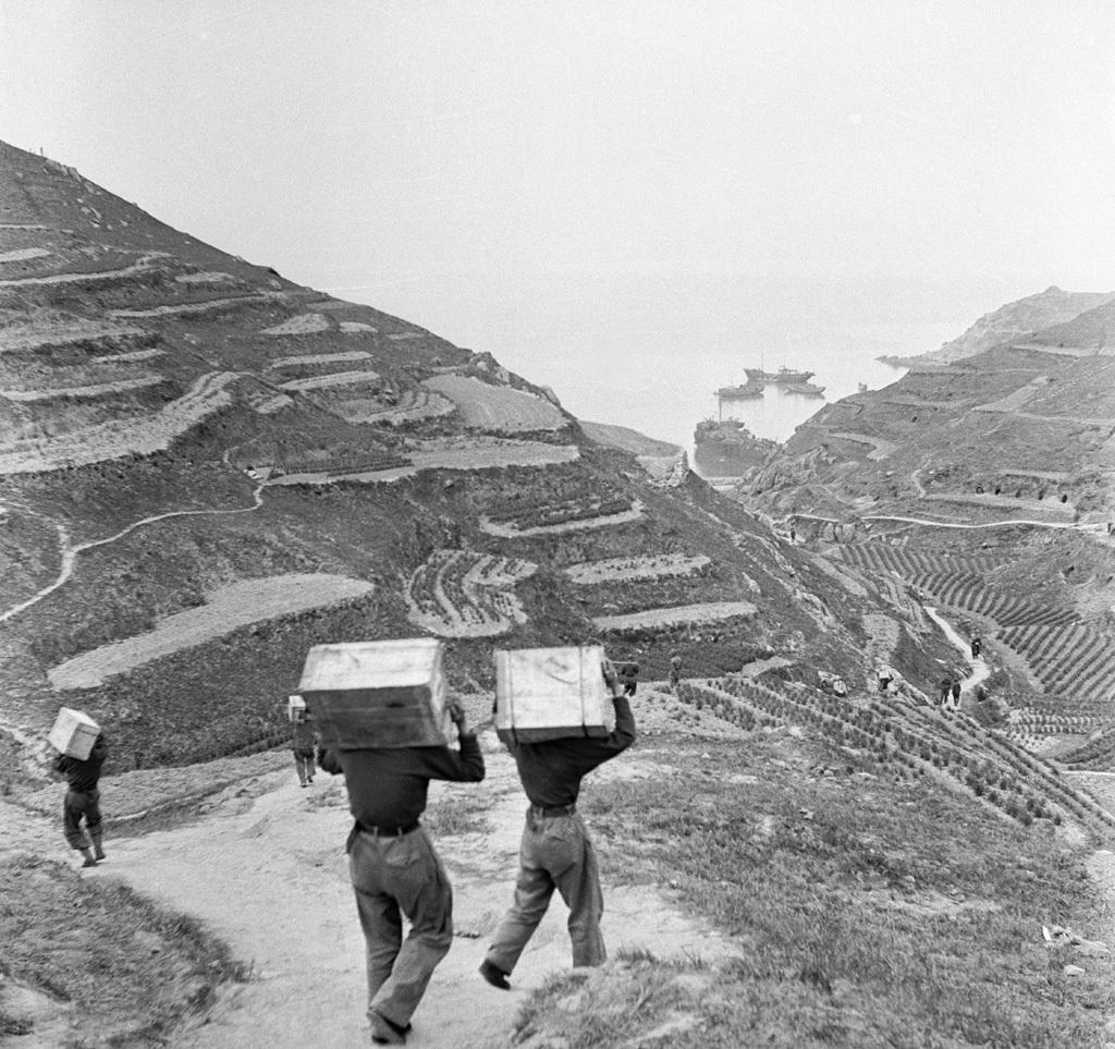 日军日记：*安妇慰**不服从管教，我很愤怒，用*刀刺**插入她的*体下**