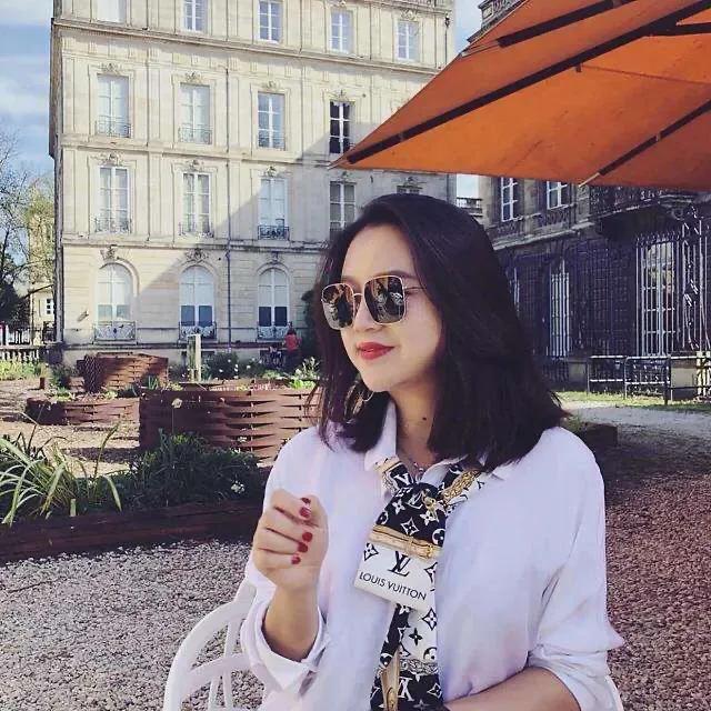 女性丝巾的时尚打法,女人的高档洋气的丝巾