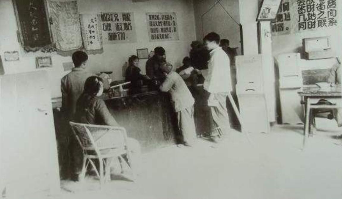 1987年中国第一个手机号码用户产生,花2万买手机,入网费要6000