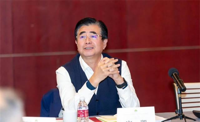 黑人为进国足讲肉麻话！足协落网之鱼仍留任，宋凯却宣布耻辱新政