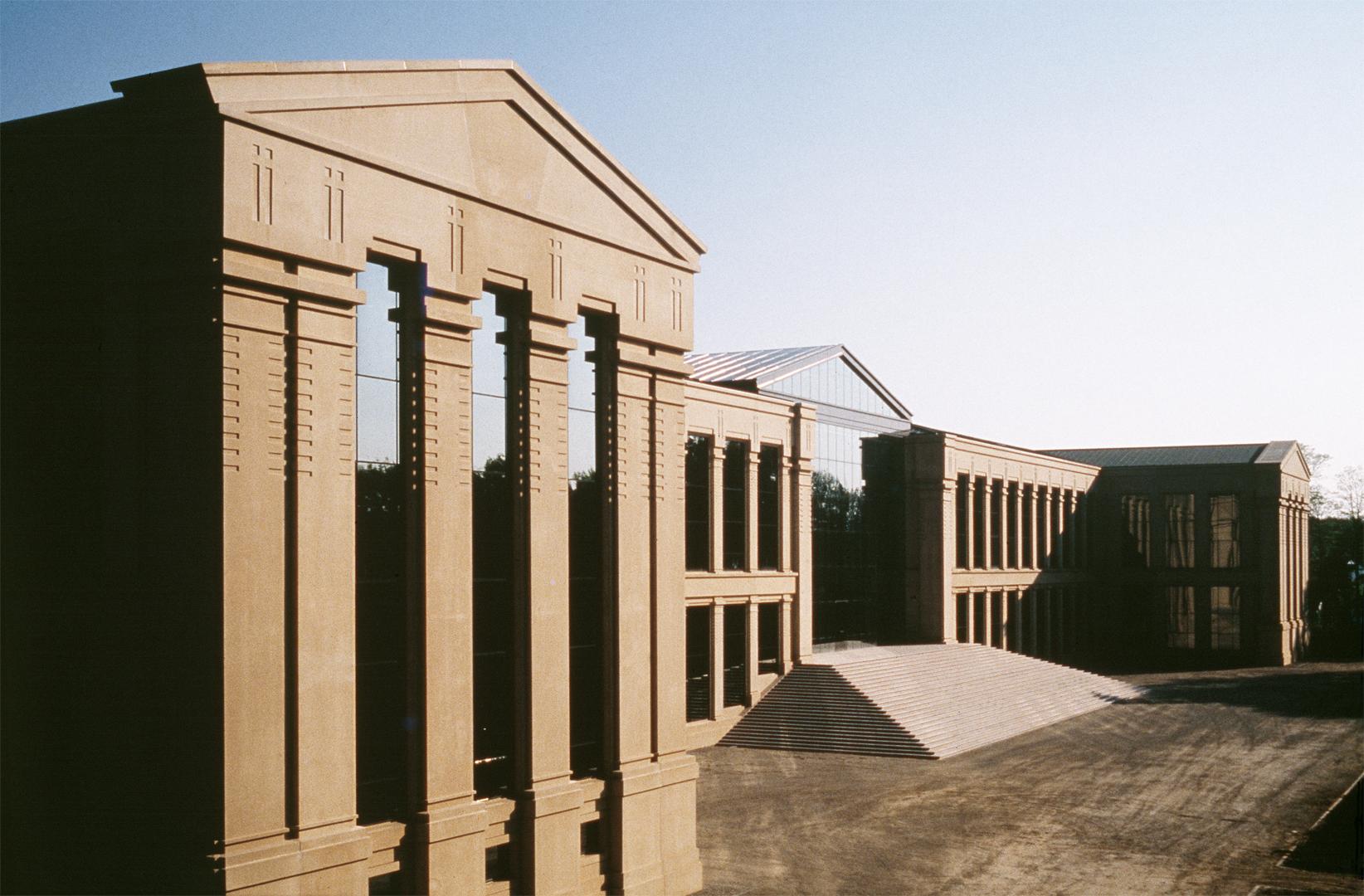 扔向俄罗斯的“金融*弹核**”SWIFT，它的总部是座怎样的建筑？