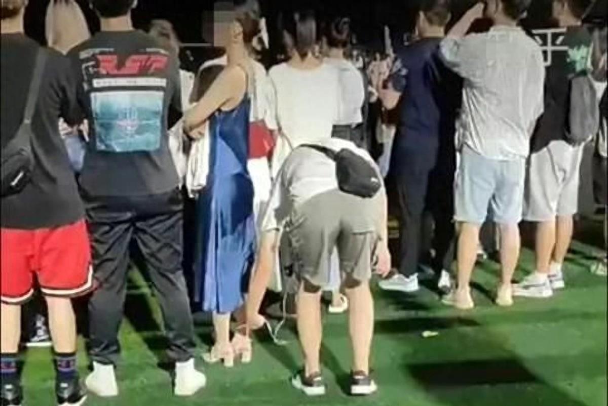 女生是如何在这些“不良网站”上被*拍偷**的？在家要小心