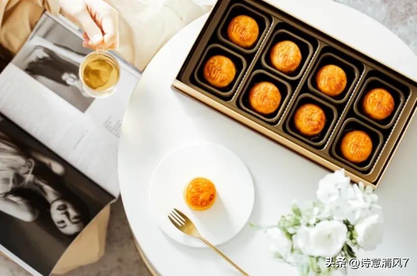 香港美心流沙奶黄馅月饼,美心月饼和华美月饼对比