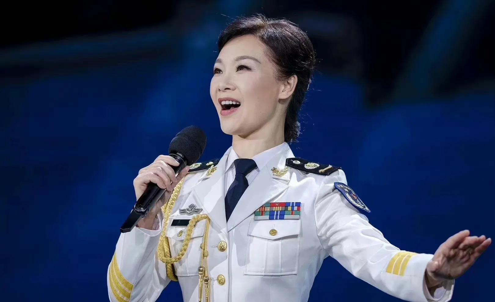 甘萍嫁给哪个球星,甘萍与黎兵现居成都吗