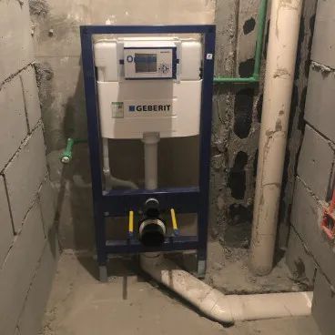 壁挂马桶可以装在空心砖上么,要多厚的墙才可以装壁挂马桶