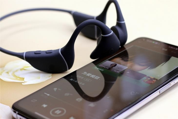 长期戴耳塞式耳机耳朵不舒服,戴耳机开始降噪耳朵不舒服