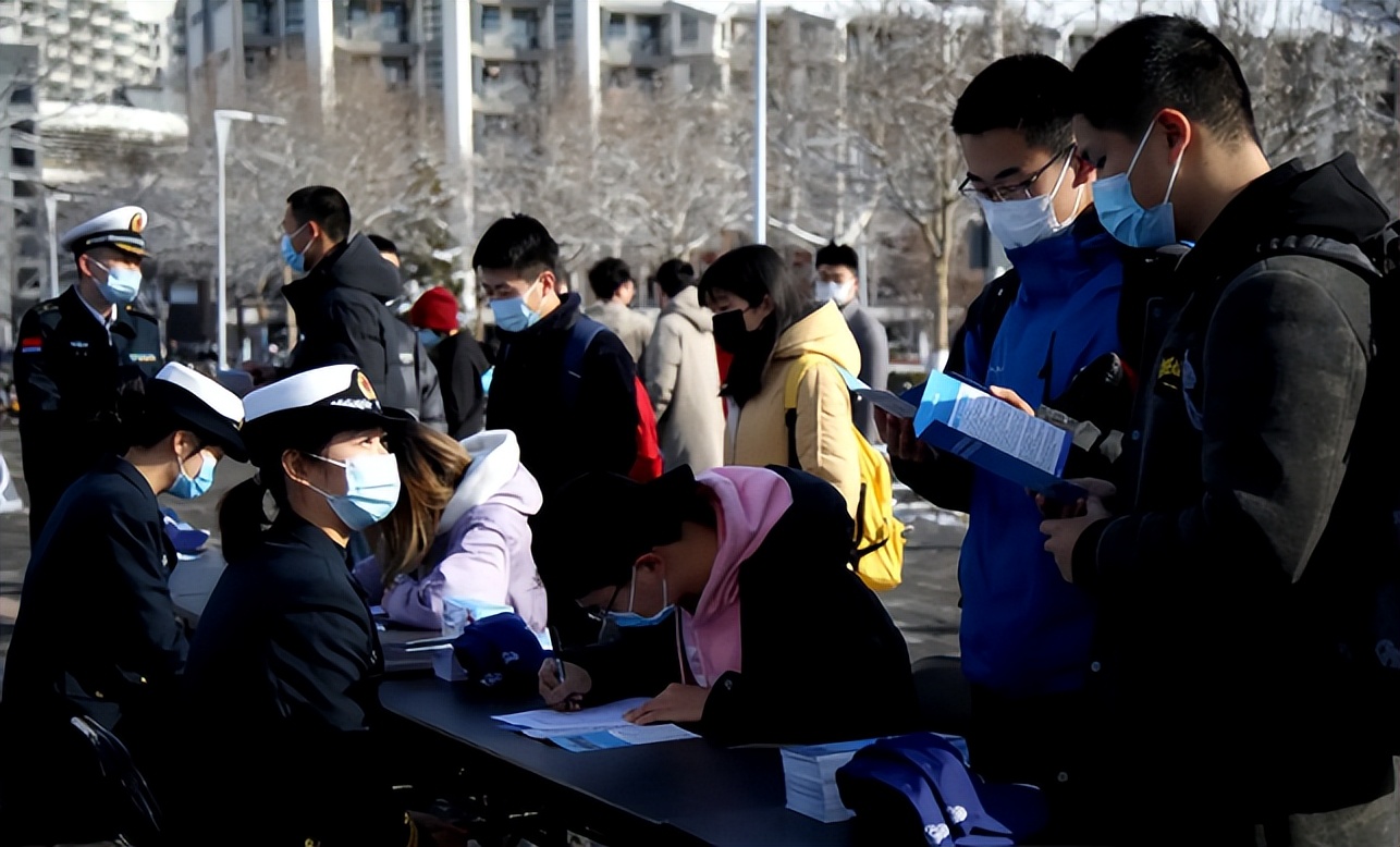军校直招博士军官待遇,直招军官和军校毕业生待遇一样吗