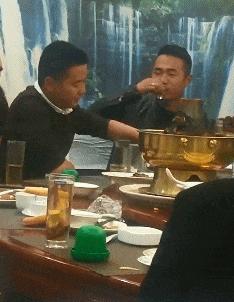 神回复：把儿子头弹破了，老婆马上回家怎么办？我只想留条命