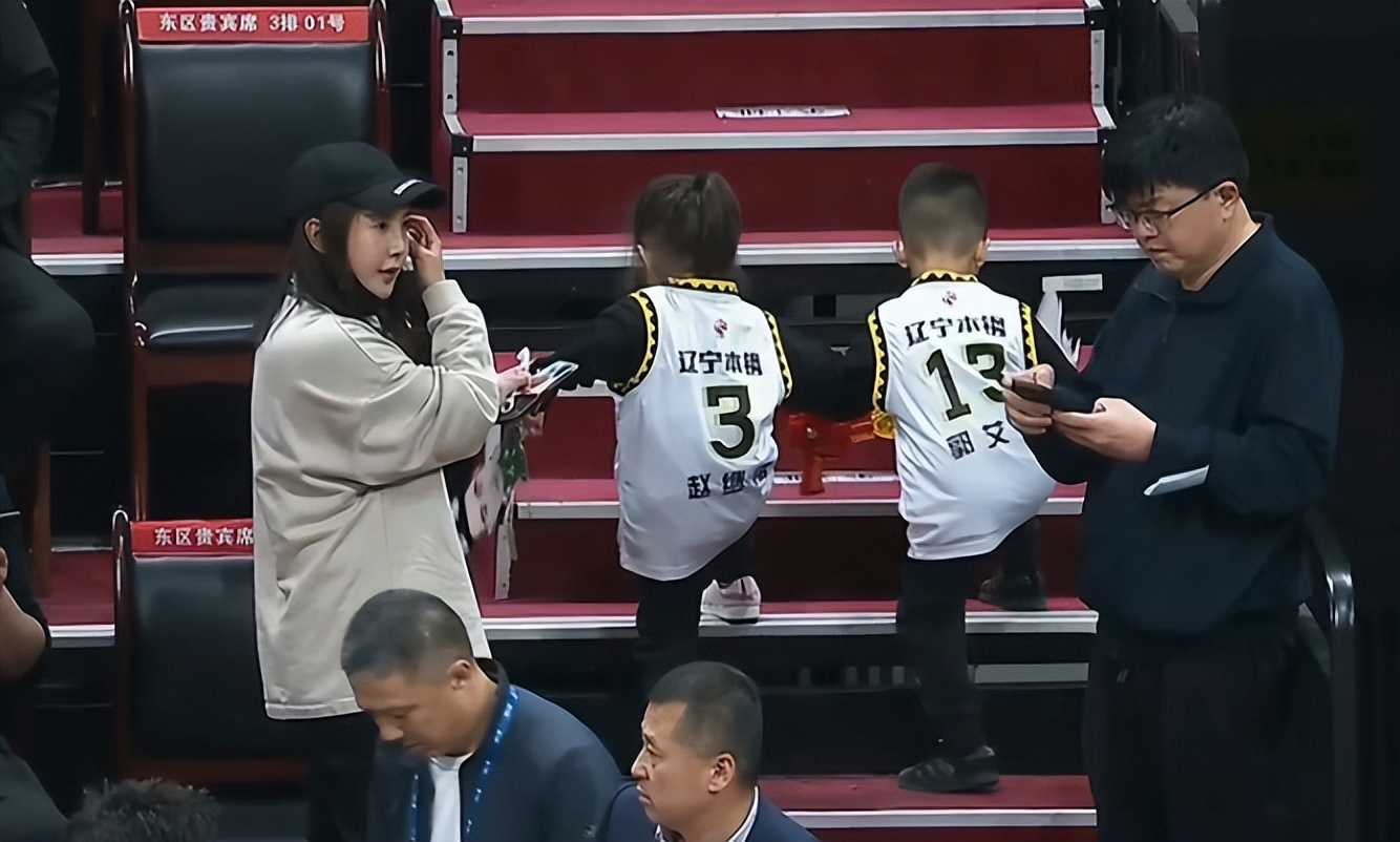 魔鬼主场进球球迷呐喊,辽篮和李荣浩演唱会