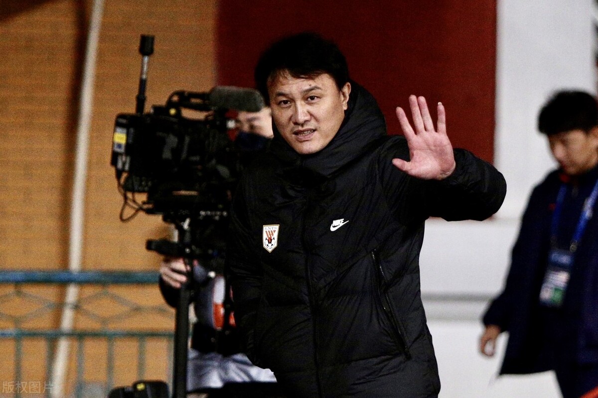 用成绩说话,中超最佳教练郝伟