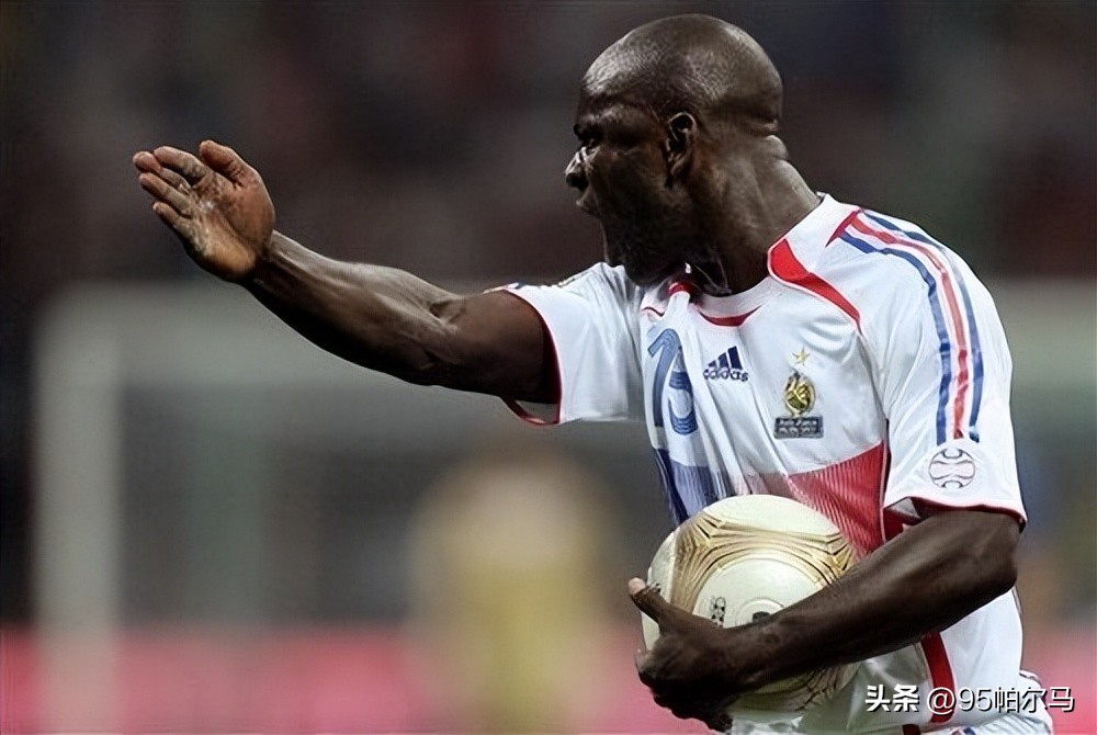 想当牧师的后卫，20岁当队长，26岁拿世界冠军，36岁因心脏病退役