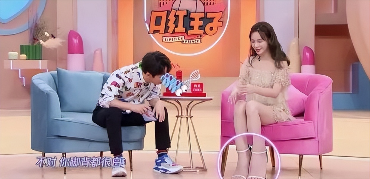 白得发光李小冉,李小冉全身白到发光