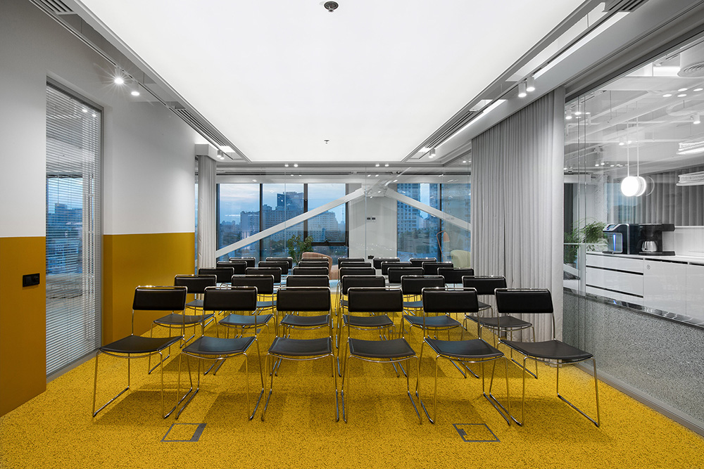 自由畅想云科技公司SQUAD基辅总部大楼设计欣赏