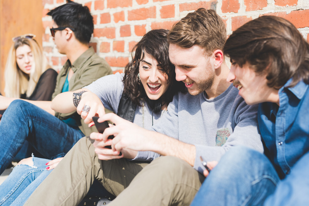 职场男女关系不正常的表现,男女上下级关系不正常的十种表现