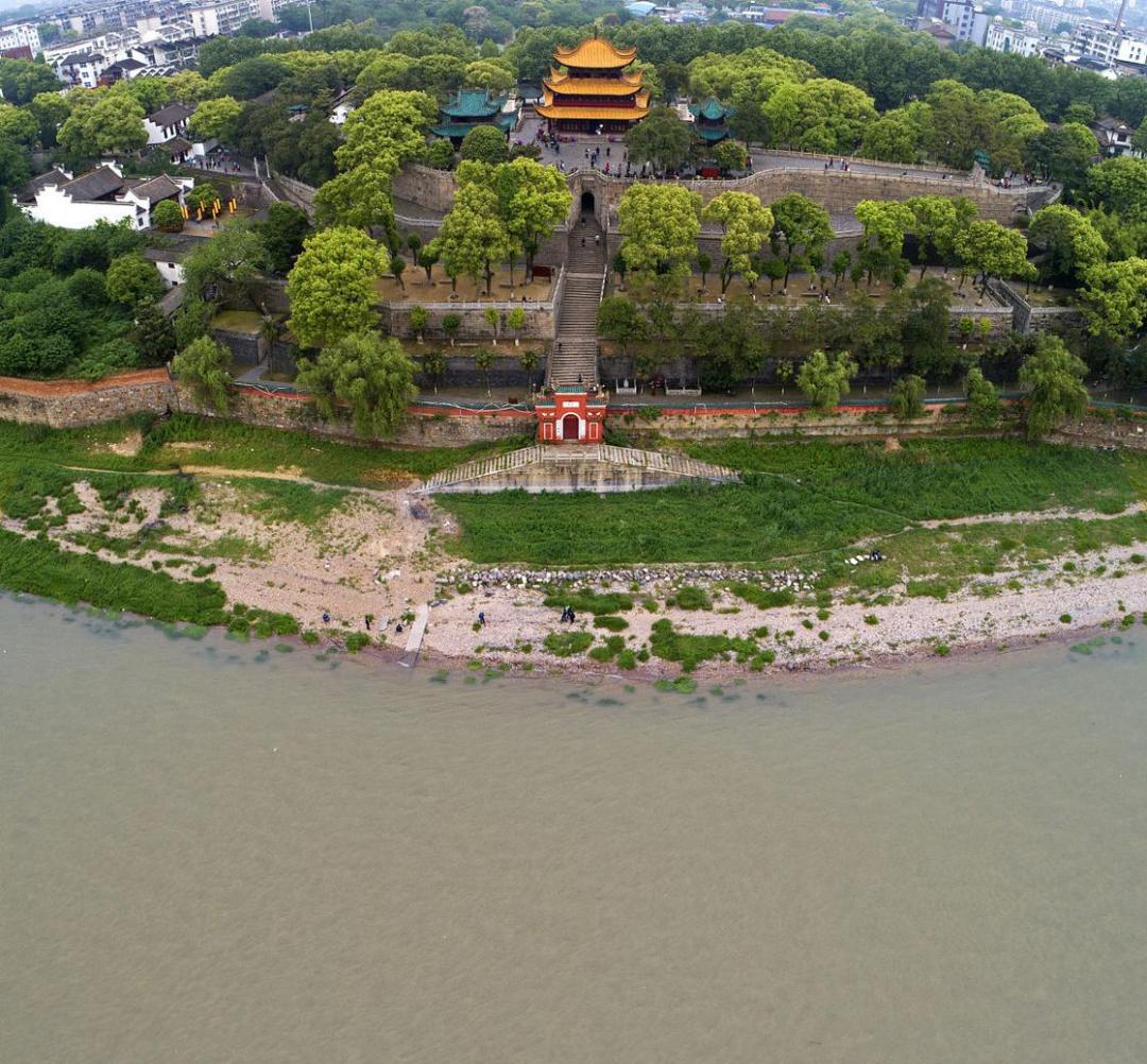 岳阳楼是江南三大名楼之一在哪里,中国四大古楼岳阳楼航拍