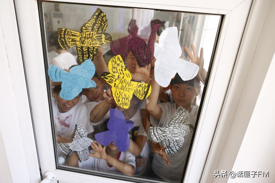 这种花花绿绿的贴纸在上海流行，警示对象不是人类？