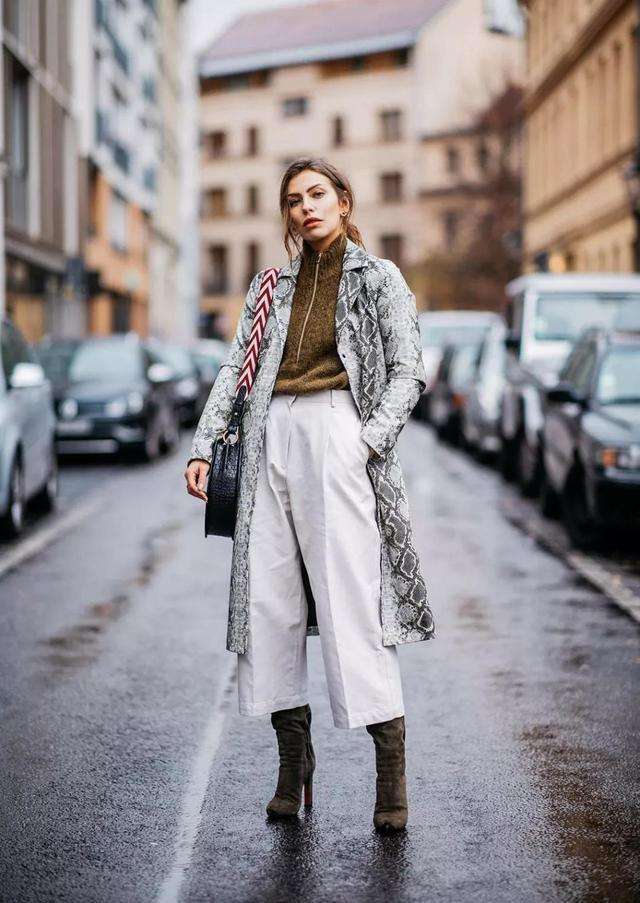 中年女性穿呢子大衣穿什么鞋好看,中年女人穿大衣配什么鞋子