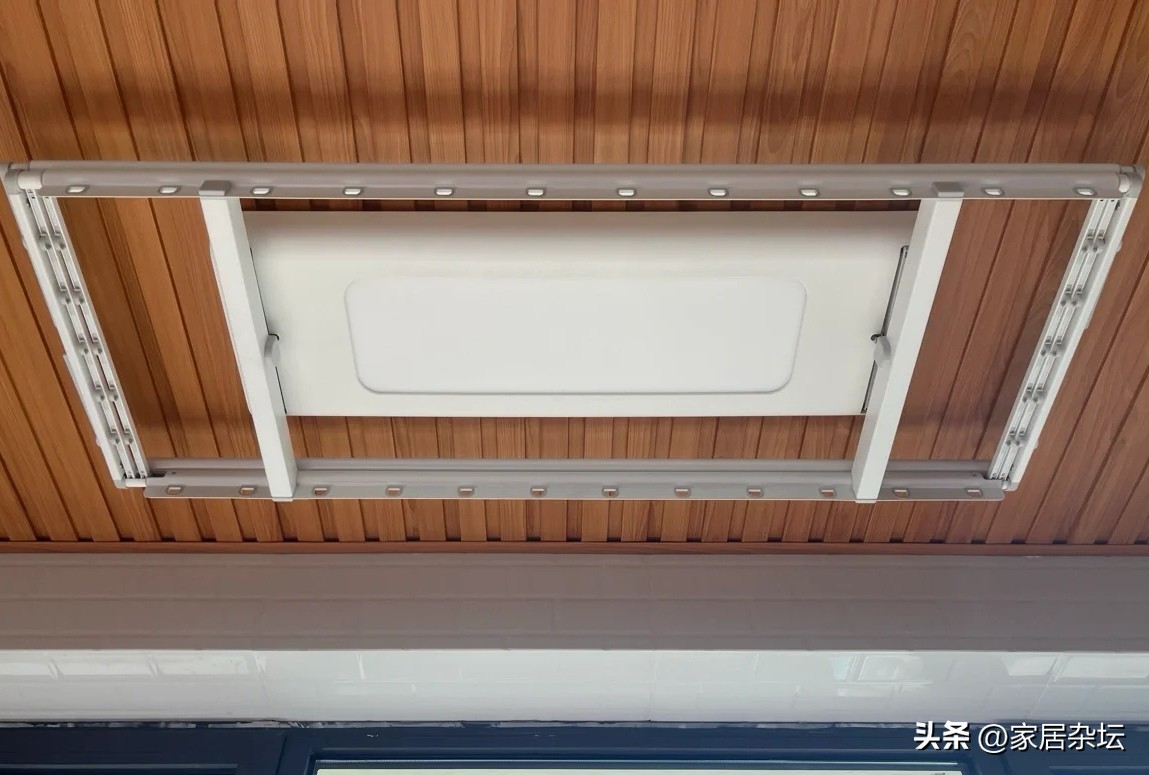 阳台吊顶多高装自动晾衣架比较好,阳台吊顶和自动晾衣架哪个先安装