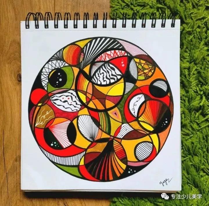 40张美术老师心心念念想画的线描作品，几何与线条的碰撞！