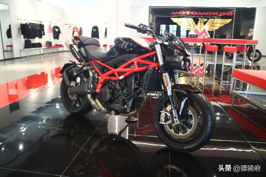 摩托莫里尼仿赛中国,摩托莫里尼塞文佐测评