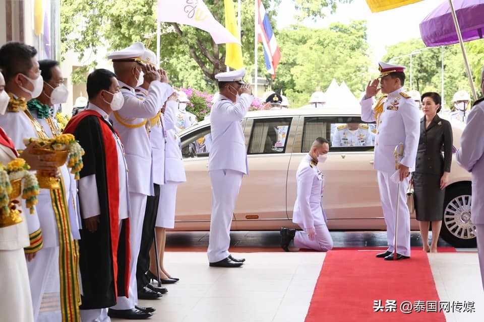 泰国公主颁发毕业证,泰国国王授予毕业证