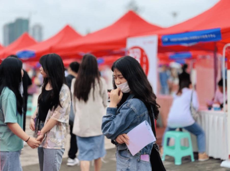 多数高校取消文科相关专业,高校文科专业何去何从