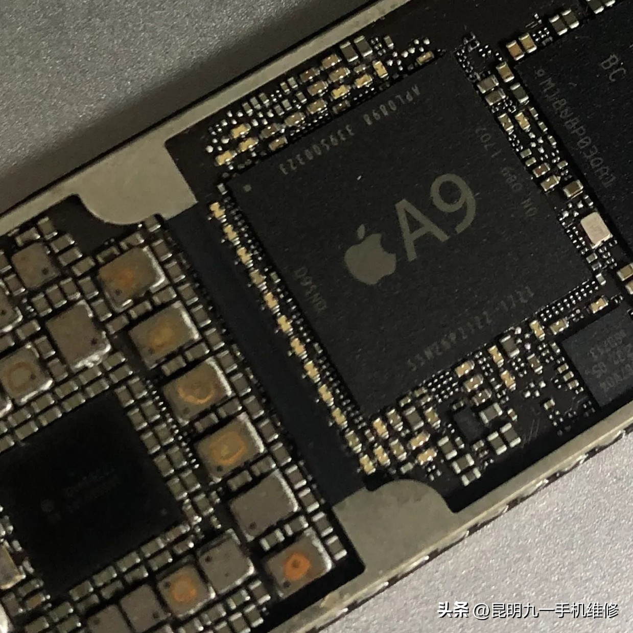 ipad下载的app打开是黑屏,ipad突然黑屏转圈圈怎么回事