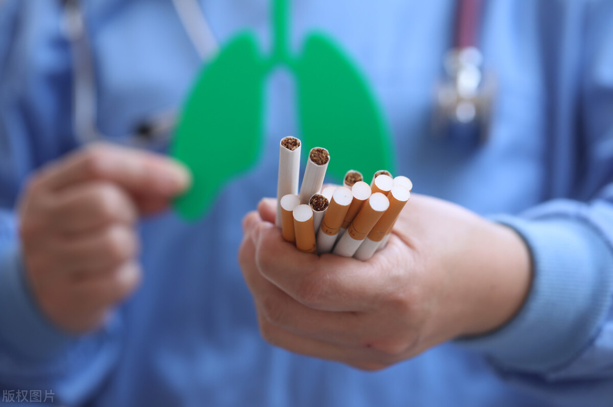 法律规定严禁向未成年出售烟酒,呼吁禁止向未成年人出售烟酒